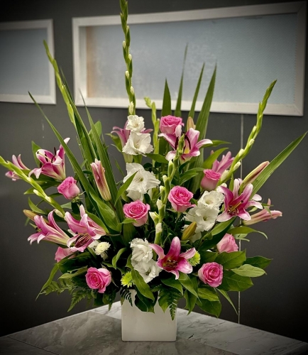 1030 - Grand Gladiola (+$20) (subject to availability)